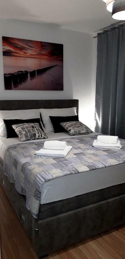 Two New By The Town Center Appartement